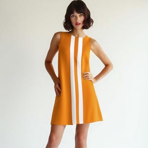 Estilo de vestido de los años 60, minivestido naranja mod de los años 60 inspirado en los años 60, vestido Gogo naranja, vestido retro de tienda, minivestido retro sin mangas