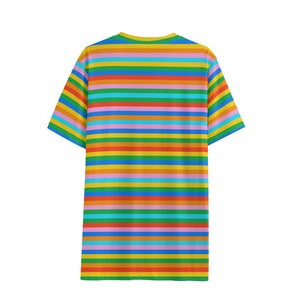 Öko-T-Shirt, Bio-T-Shirt für Männer, Regenbogen-Streifen-Shirt, V-Ausschnitt-T-Shirt, LGBTQ Pride Top, Nachhaltige Mode, Öko-Top Bild 4