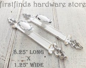 SET OF 2 Rustic Distressed White Door Knobs Vintage Plate Pulls Furniture Handles Farmhouse Kitchen Cabinet Metal Hardware Screws Included