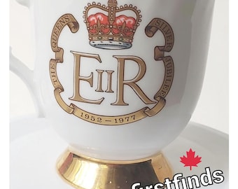 The Queen's Silver Jubilee Mug 1952 - 1977 Queen Elizabeth II Lion Unicorn Crest White Gold Made in Canada Fine Bone China Canadian Superior