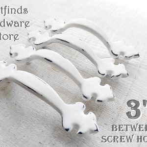 24 AVAIL&gt; White Fleur De Lis Shabby Chic Drawer Pulls Kitchen Cabinet Handles Painted Hardware French Farmhouse Screws Inc. 3inch Mounting