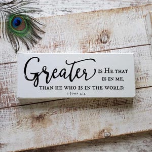 1 John 4:4, Greater is He that is in me, Christian Gifts, Baptism Gift, Distressed Bible Verse Sign, Christian Decor, Shelf Sitter Sign
