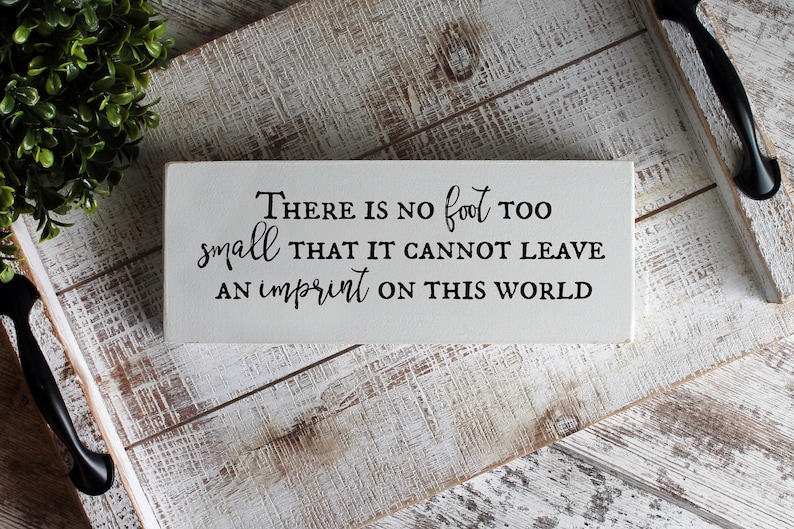 Pregnancy Loss Memorial Keepsake - There Is No Foot Too Small sign afbeelding 6