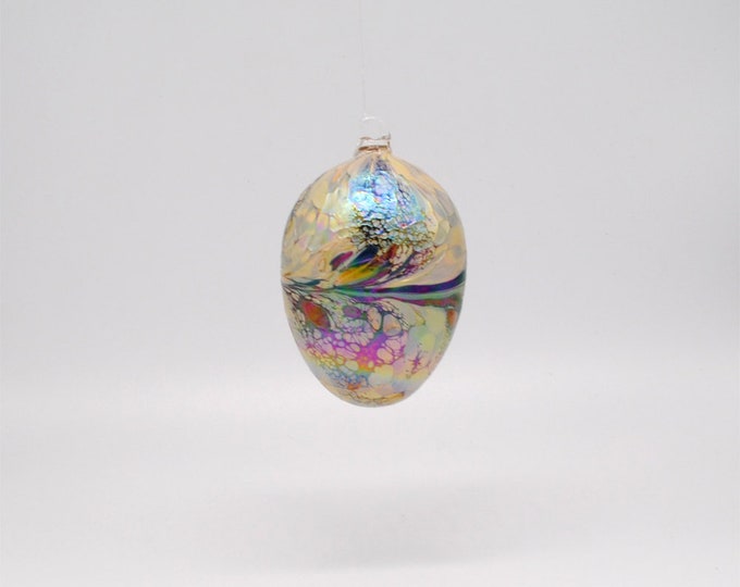 e00-69  Iridescent Egg Suncatcher - Egg White