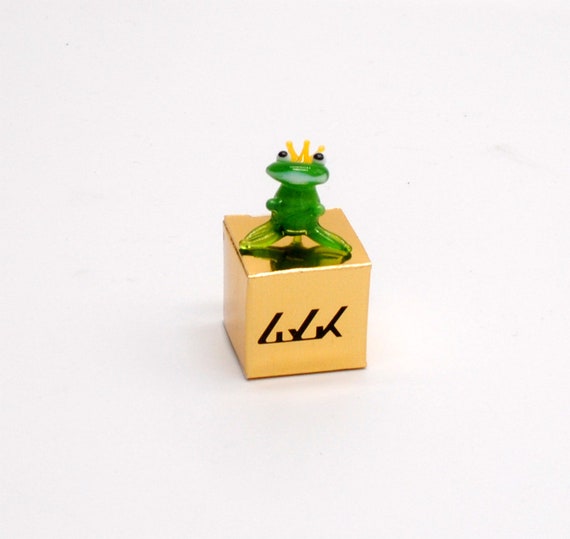 e30-00 Miniature Frog Prince