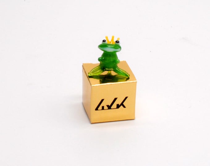 e30-00 Miniature Frog Prince