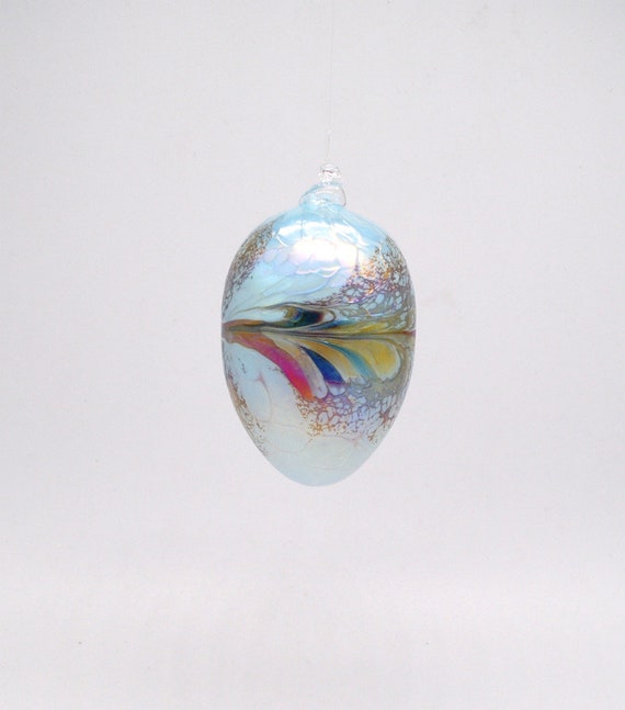 e00-69  Iridescent Egg Suncatcher - opaque soft Blue