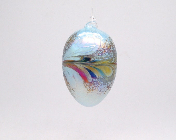 e00-69  Iridescent Egg Suncatcher - opaque soft Blue