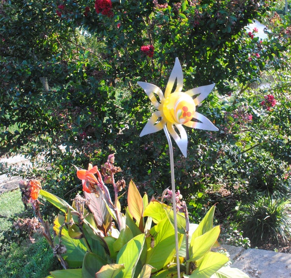 50-918 Flower Garden Sculpture - Yellow Blossom