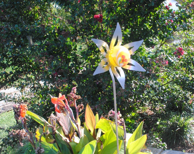 50-918 Flower Garden Sculpture - Yellow Blossom