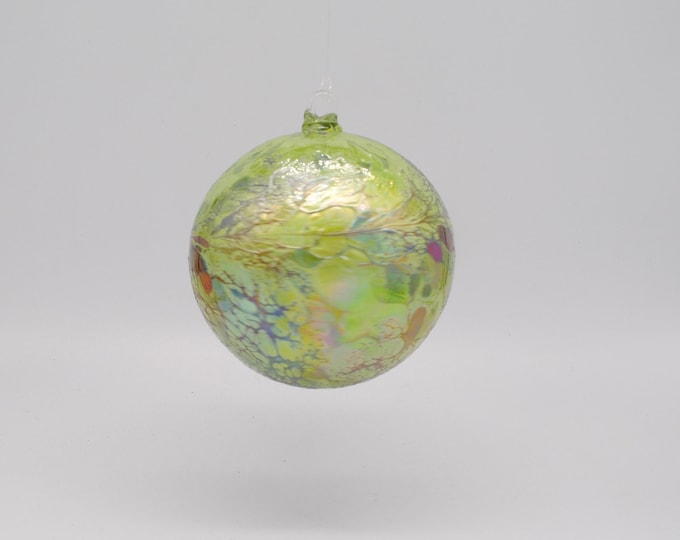 e00-62 Handblown Iridescent Ornament Lime Green