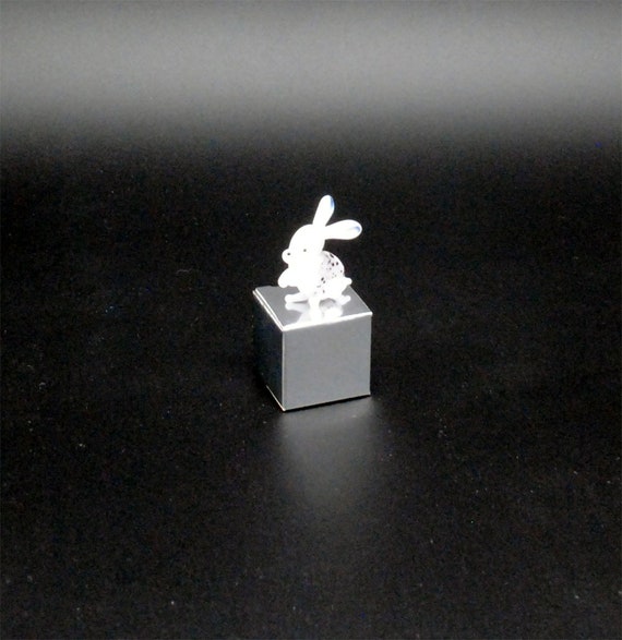 e30-00 Miniature Bunny