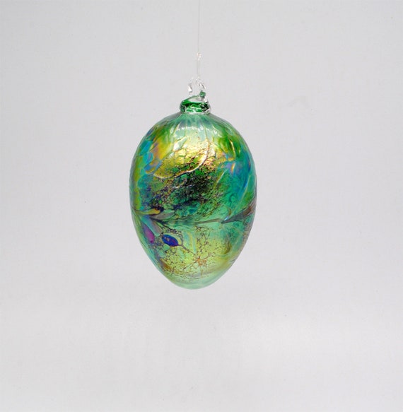 e00-69  Iridescent Egg Suncatcher - Green