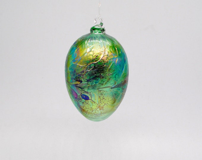 e00-69  Iridescent Egg Suncatcher - Green