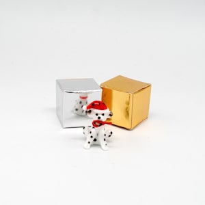 Dálmata miniatura con bastón de caramelo