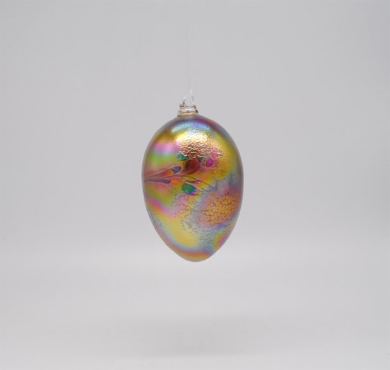 e00-69  Iridescent Egg Suncatcher - Soft Gold
