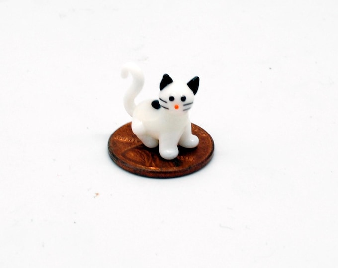 e30-00 Miniature Cat