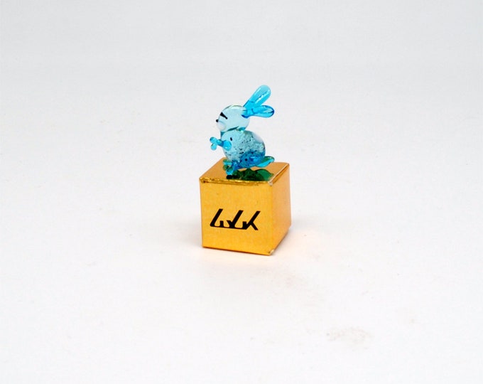 e30-00 Miniature Bunny