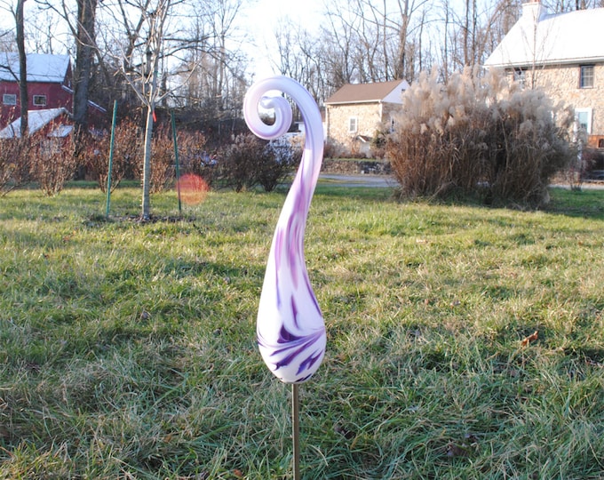 Swirly Garden Sculpture - Lilac
