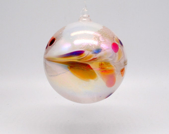 e00-62 Handblown Iridescent Ornament Pearl