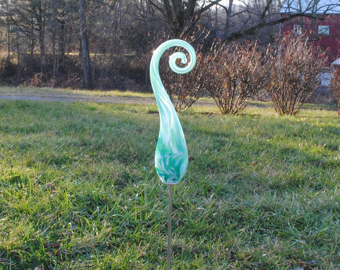 Swirly Garden Sculpture - Jade