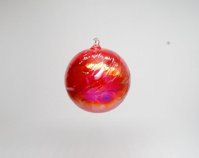 e00-62 Handblown Iridescent Ornament