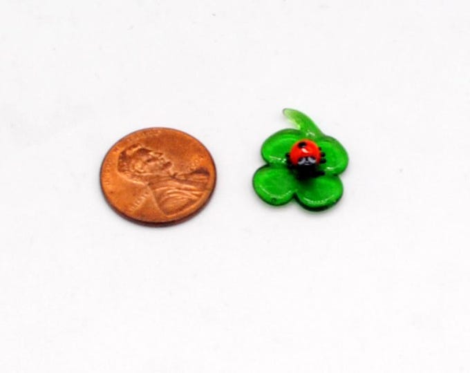 e30-00 Miniature Ladybug on Clover