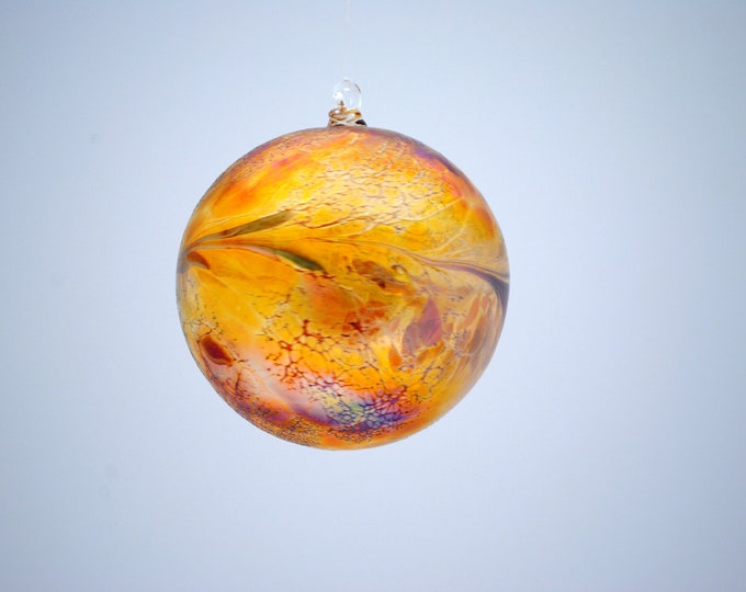 e00-62 Handblown Iridescent Gold Suncatcher