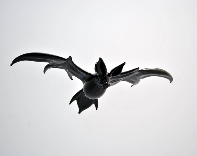 e36-206 Large Bat in Flight