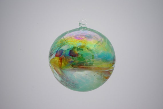 e00-62 Handblown Iridescent Ornament Green