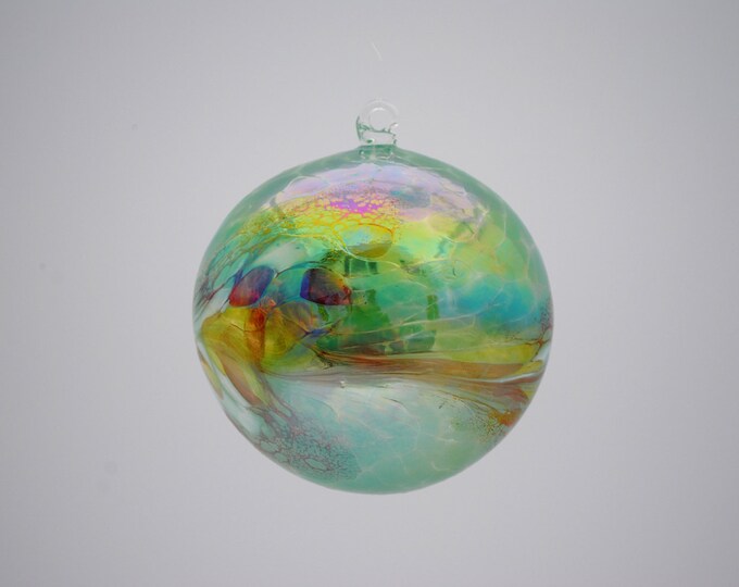 e00-62 Handblown Iridescent Ornament Green