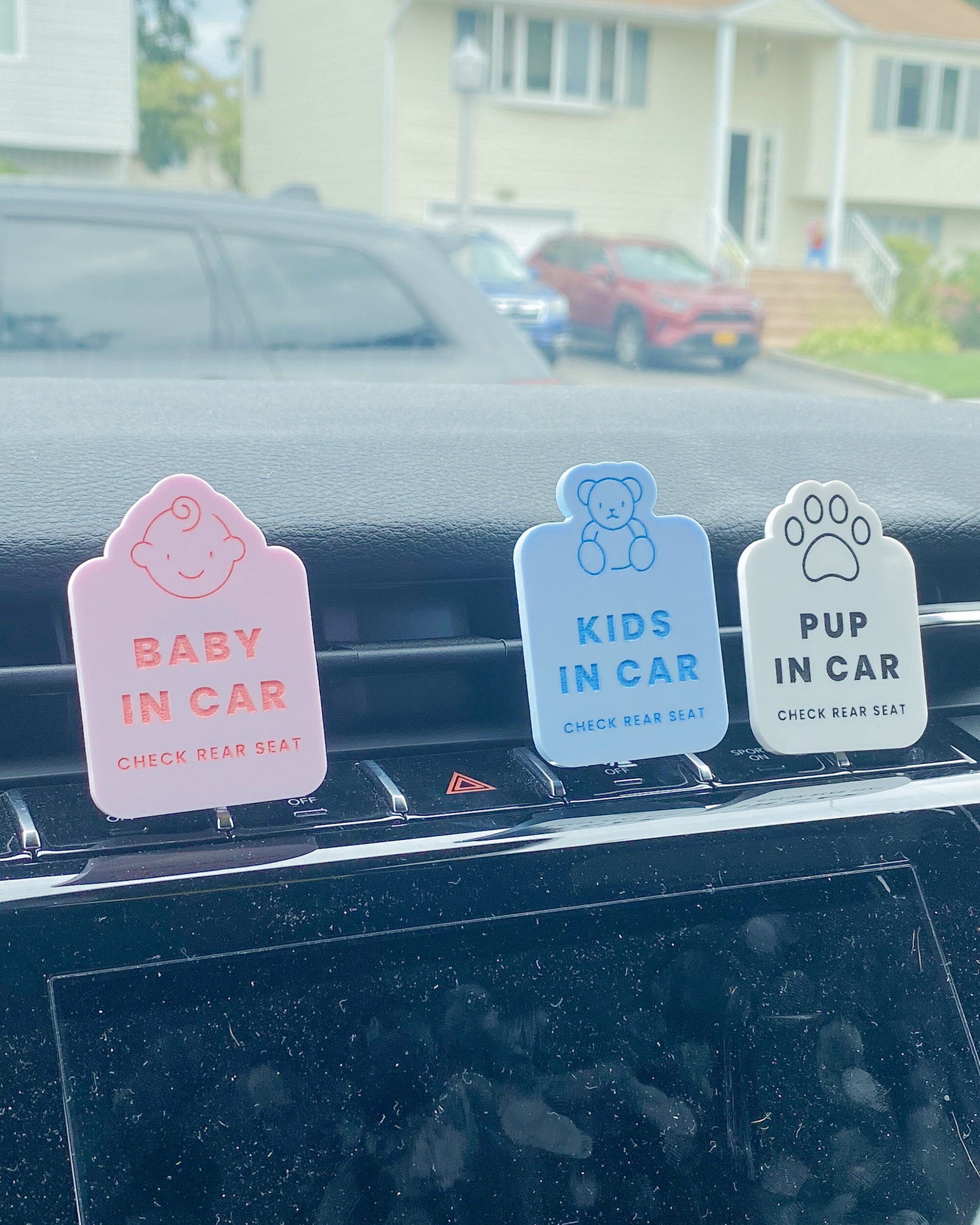 Baby In Car Vent Clip Reminder - Bright Yellow Infant Safety Sign For Vehicle