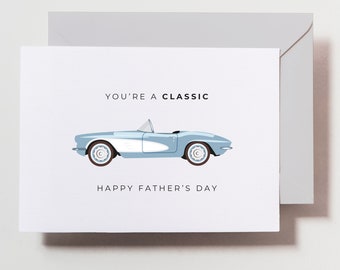 Può includere: Un biglietto azzurro chiaro con un'illustrazione di un'auto bianca e il testo "You're a Classic" e "Happy Father's Day".