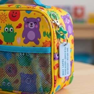 Llavero personalizado con información de emergencia para niños: llavero para mochila escolar imagen 7