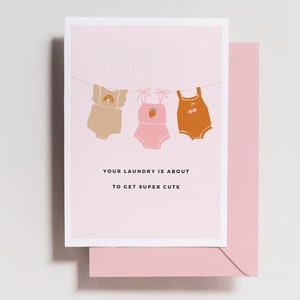 Carte de baby shower - Drôle de carte de bébé - Blanchisserie mignonne - Drôle d’Onesie Grossesse Nouvelle maman - Nouvelle carte de bébé - Bébé fille - Bébé garçon - Neutre - Jumeaux