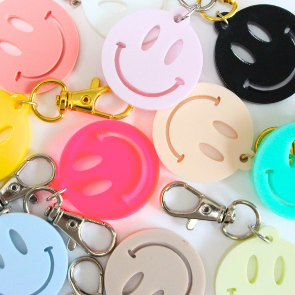Smiley Face Keychain - Perfect Gift for Your BFF - Cute Flower Design - Trendy Acrylic Key Ring - Neon Pink