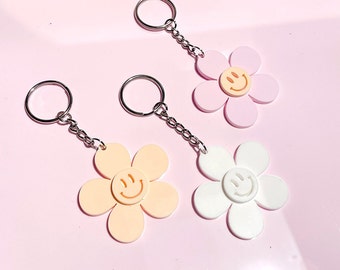 Daisy Chain | Smiley face keychain | Flower Key Chain | 90s Retro Vintage | Pink | aesthetic | Cute | Gift | Birthday | Friend | Colorful