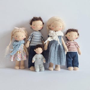 PERSONALISIERTES SET von 5 Puppenhaus Puppen - personalisierte Puppe, Puppenhaus, Waldorfpuppen, Waldorf inspiriert
