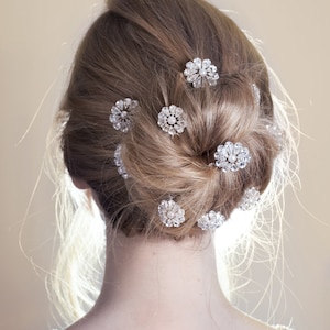 Horquillas con flores de perla de cristal de Swarovski: accesorios para el cabello de novia