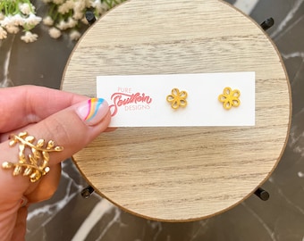 Flower Brass Stud Earrings | Stud Earrings | Brass Earrings | Flower Earrings | Dainty Earrings | Dainty Stud Earrings | Everyday Studs