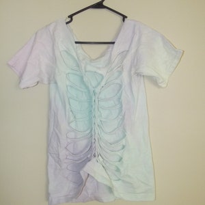 tie dye cut out rib cage shirt image 3