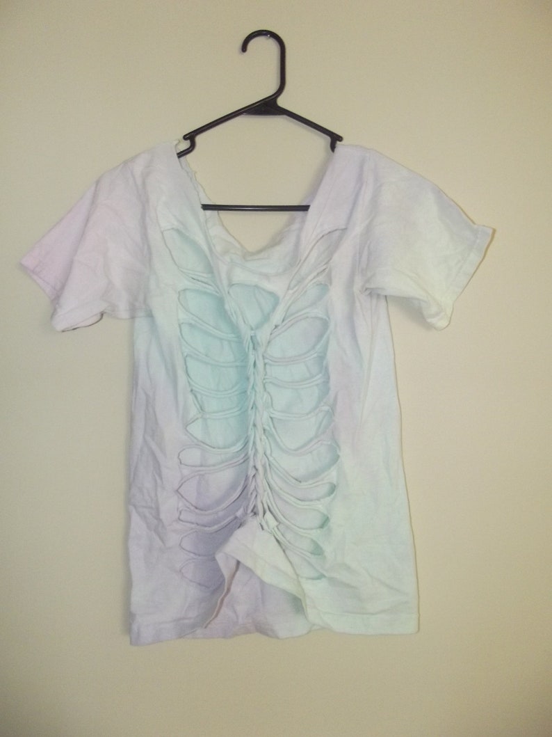tie dye cut out rib cage shirt image 3