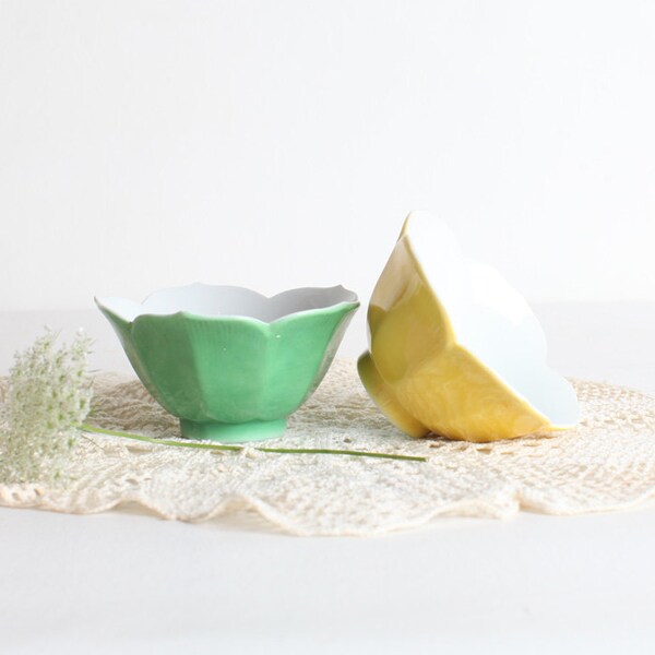 Vintage Pair of Lotus Bowls Green and Yellow