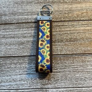 Sunflower Keychain, Sunflower Key Fob, Wristlet Keychain, Keychains for Women, sunflower Gift,  Gifts for Women,  Accessory, Custom keychain
