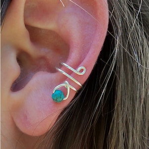 Turquoise draadgewikkelde kraaloormanchet, sterlingzilver of 14k gold filled