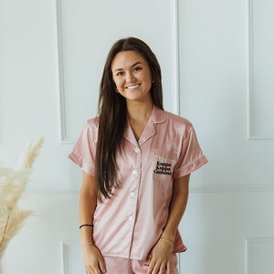 BLOCKSCHRIFTART | Kappa Kappa gama, Kappa Pyjama, Sorority Pyjama, Geschenke für Eile, große kleine Enthüllung, Schwesternschaft, Bid Day, KKG, griechische Rekrutierung