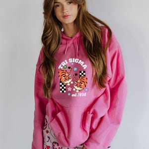 Tri Omega, kundenspezifischer Sorority-Hoodie, Rekrutierungsgeschenk, personalisiertes griechisches Brief-Sweatshirt, stilvoller griechischer Buchstabe-Hoodie, trendy und gemütlich