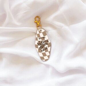 SDT, Sigma Delta Tau-sleutelhanger, Sig Delt, sleutelhanger studentenvereniging, werving, big little, motelsleutel, aangepaste sleutelhanger, bieddag, SDT-cadeau, zus