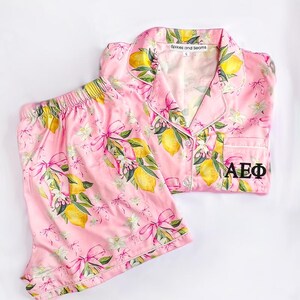 Alpha Epsilon Phi, regalo de ropa de dormir de hermandad, pijamas de satén personalizados, pijamas de hermandad, pijamas de eucalipto, pijamas de satén, letra griega
