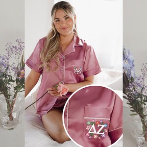 Sorority Bid Day Geschenk, Ansturm & Rekrutierung, Leben griechischen Satin Pyjamas, griechischen Buchstaben Pyjamas, Big Little, Sorority Sisterhood Vibes, Floral Pjs